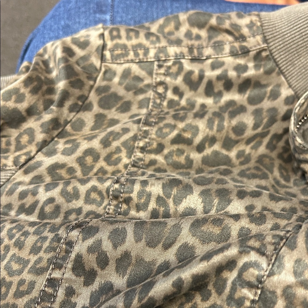 Chic Leopard Print Bomber Jacket - image 4